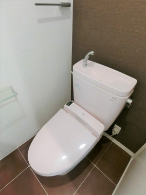 トイレ　今では当たり前のウォシュレット付き。便座を温める機能もついていて、居心地良くてトイレから出られなくなるかも！
