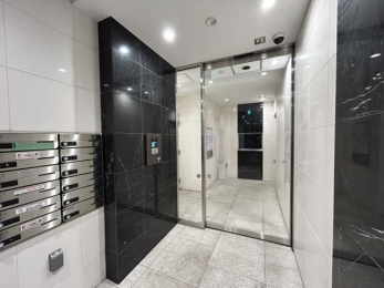 �G���g�����X�@�����S�̃��j�^�t�I�[�g���b�N��