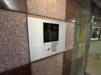 ���̑��@���s�u���j�^�z���ň��S��