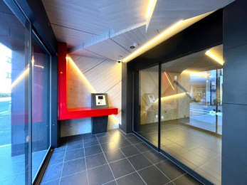 �G���g�����X�@�����S�̃��j�^�t�I�[�g���b�N��