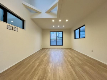 ���r���O�@���J�����̂��郊�r���O��