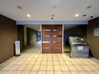 �G���g�����X�@�����S�̃��j�^�t�I�[�g���b�N��