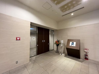 �G���g�����X�@�����S�̃��j�^�t�I�[�g���b�N��