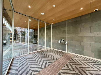 �G���g�����X�@�����S�̃��j�^�t�I�[�g���b�N��