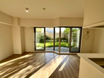 ���r���O�@���J�����̂��郊�r���O��