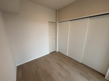 �m���@-