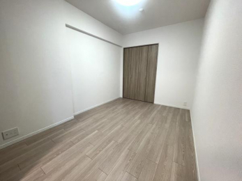�m���@-