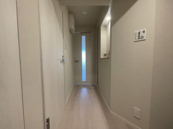 ���ց@-