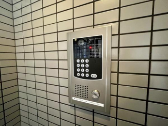 �G���g�����X�@�����S�̃I�[�g���b�N��