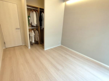 �Q���@���m����5.7��