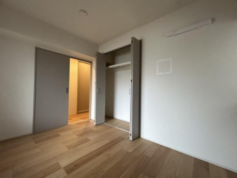 �m���@-