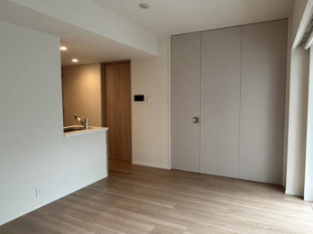 �m���@-