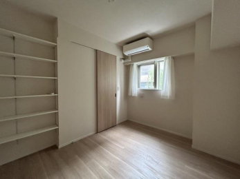 �m���@-
